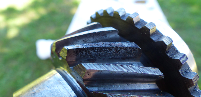 Illustration for article titled This Is What A Thoroughly Broken Manual Transmission Looks Like Inside